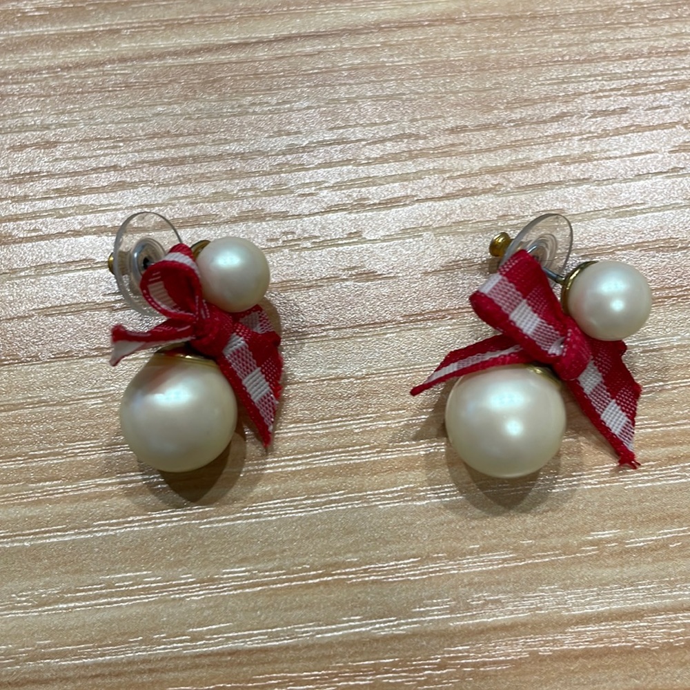 Kate spade party pearly studs. Very good condition